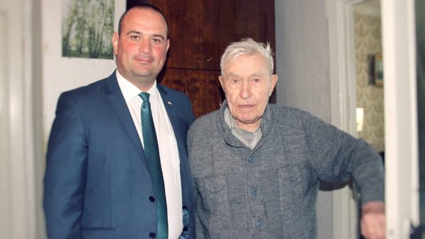 Владимир Титаренко поздравил ветерана с юбилеем