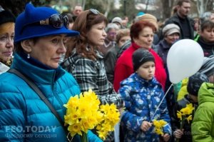 В Феодосии почтили память жертв трагедии в Кемерове #7613
