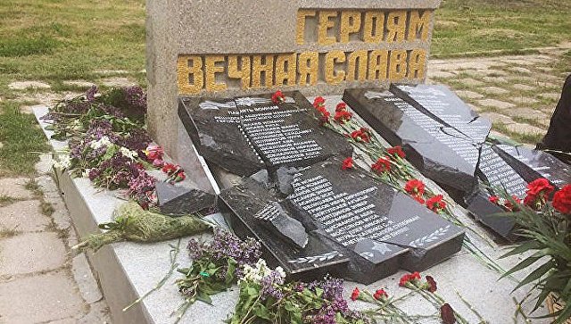 Овсянников поручил восстановить разрушенный вандалами военный памятник