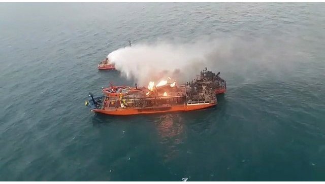Спасатели приостановили поисковую операцию на месте ЧП в Черном море