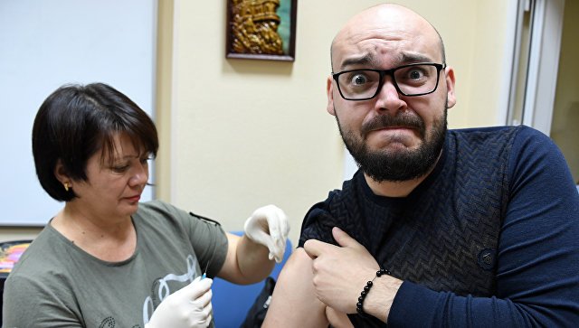 Путин поручил бесплатно вакцинировать россиян этой осенью