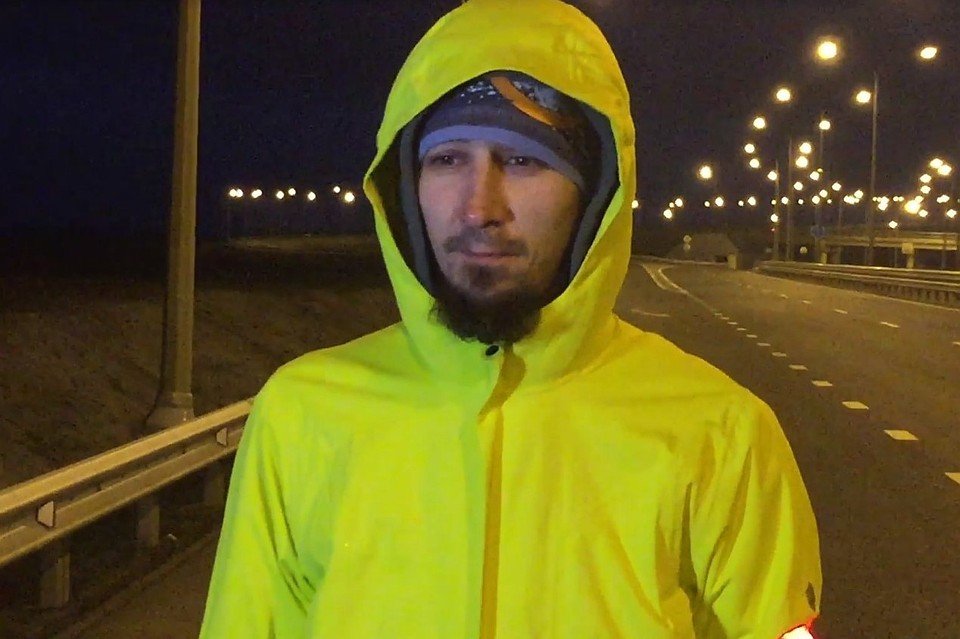 С фонарем по обочине: как марафонец покоряет трассу «Таврида»