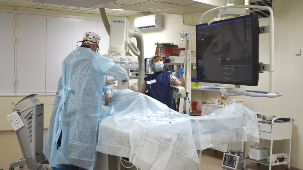 В Евпаторийской городской больнице проведено рентгенэндоваскулярное вмешательство с использованием ангиодроида