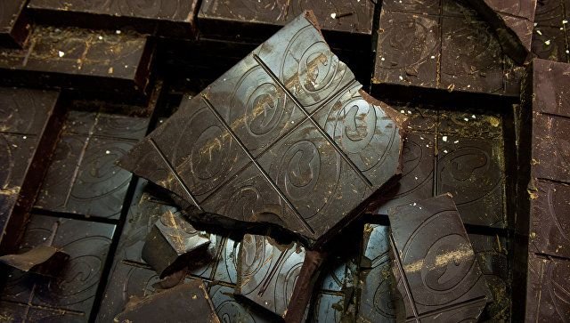 Сладкий праздник: в Севастополе мужчина украл в магазине шоколад и кофе