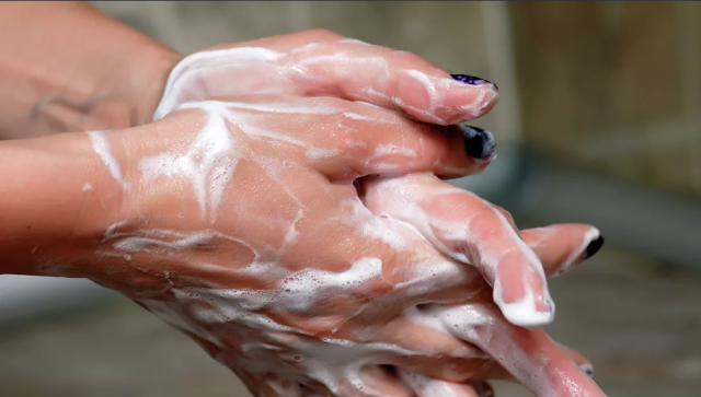 #МОЙиПОЙ: российские звезды присоединились к челленджу с мытьем рук