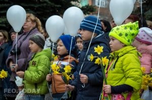 В Феодосии почтили память жертв трагедии в Кемерове #7608