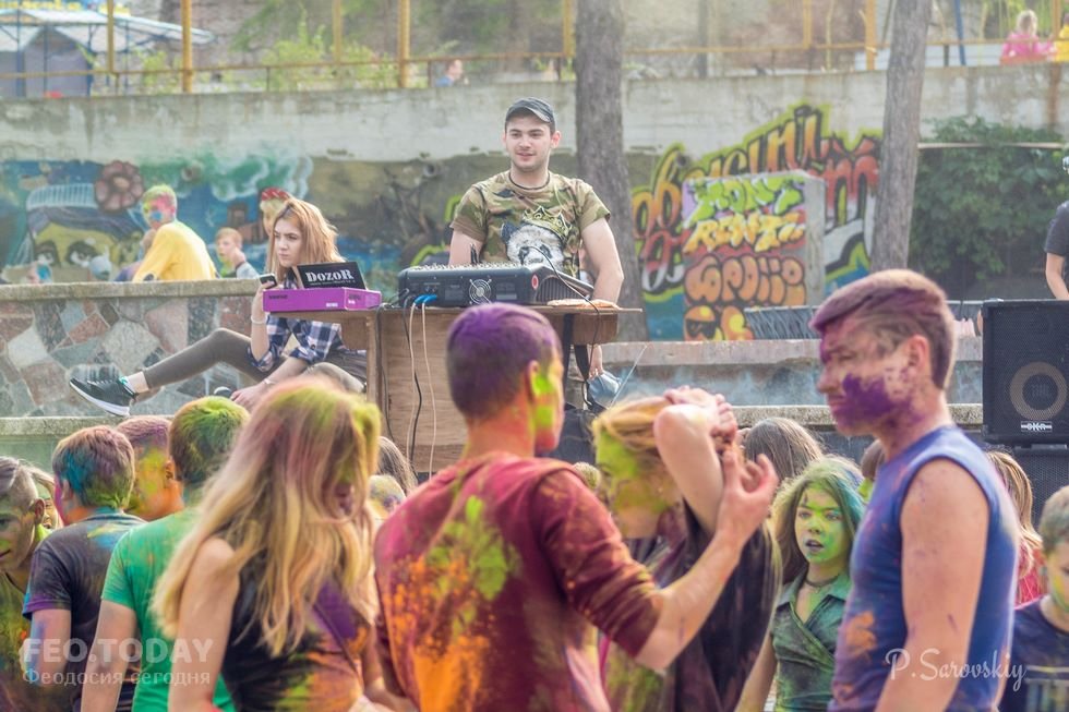 Фестиваль красок в Феодосии, май 2018 #11039