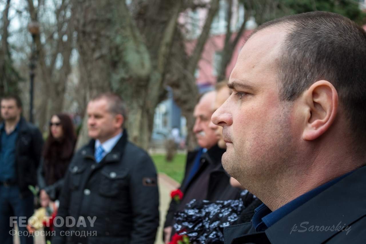 В Феодосии почтили память жертв трагедии в Кемерове #7604