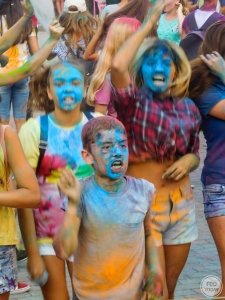 Фото фестиваля красок Холи на 200-летие Айвазовского #1685