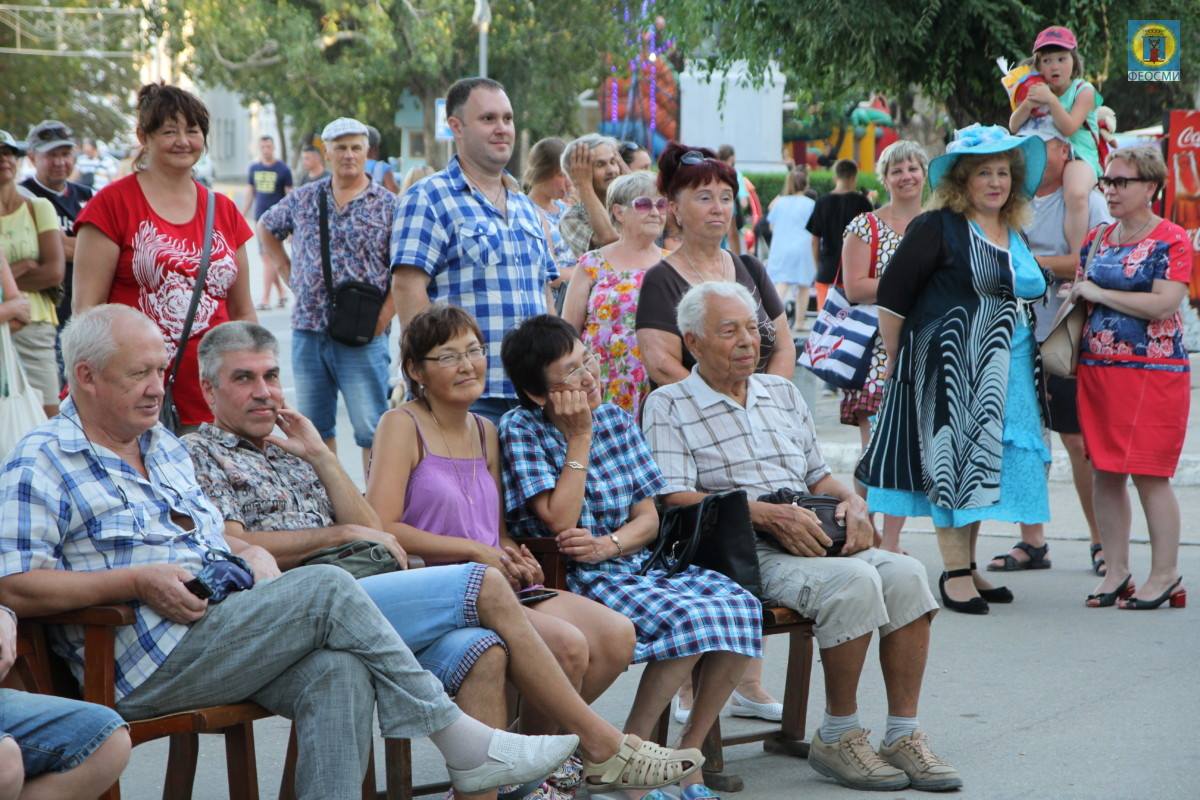 Фото выступления Александра Пяткова на Привокзальной площади Феодосии #3505