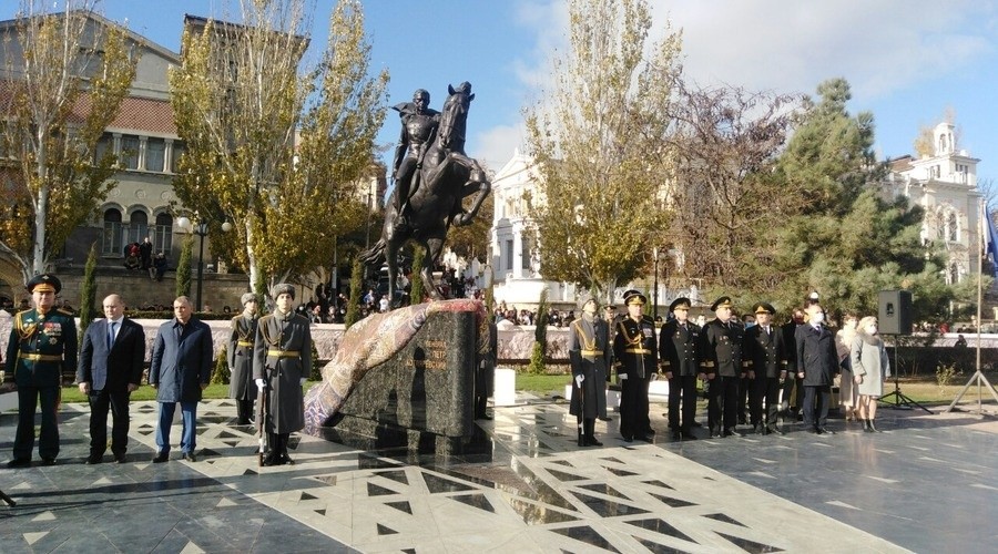 Памятник генералу Котляревскому открыли в Феодосии