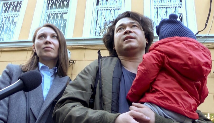 Суд подтвердил отказ лишить семью Проказовых родительских прав из-за митинга