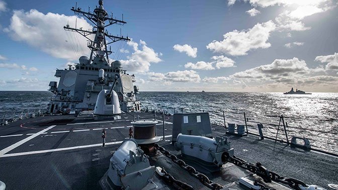 Эсминец США вошел в Черное море для участия в военных учениях