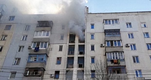 Пожар в многоэтажке Симферополя: спасатели эвакуировали 10 человек