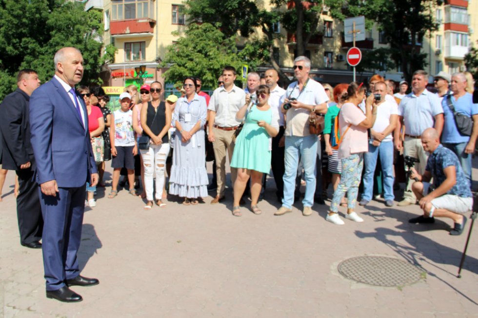 Единороссы Феодосии приняли участие в открытии памятного знака «Покорители космоса»