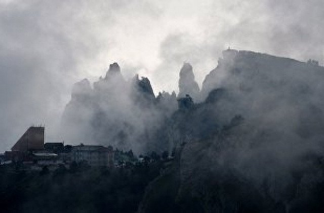 Потерявшиеся в тумане: с Ай-Петри эвакуировали двух туристов