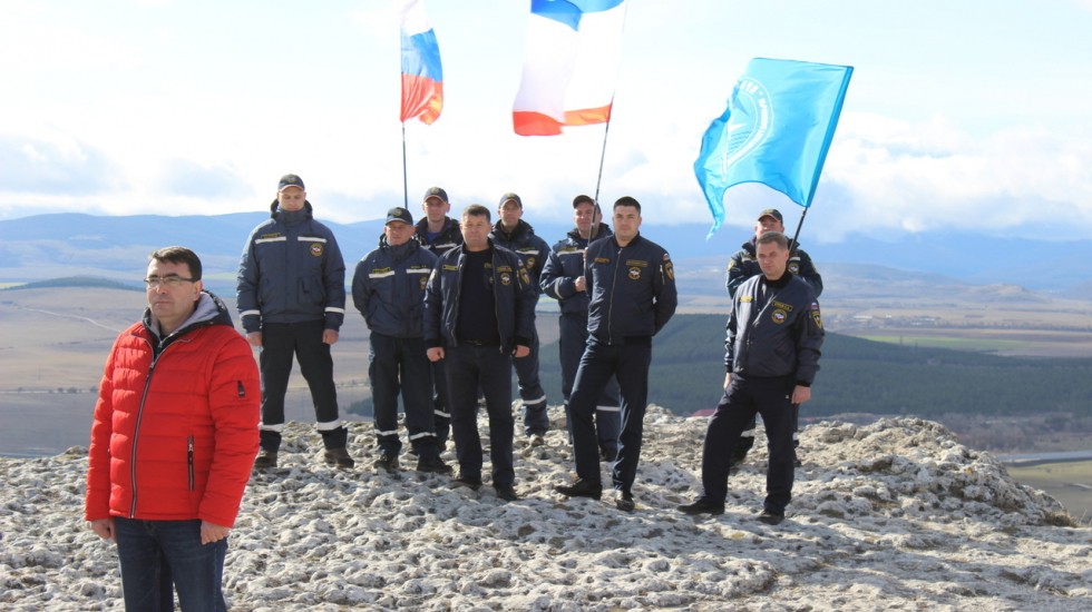 МЧС РК: 18 марта на горных вершинах Крыма водрузили флаги Российской Федерации и Республики Крым