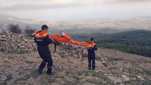 Сотрудники ГКУ РК «КРЫМ-СПАС» продолжают оказывать помощь туристам в горно-лесной зоне