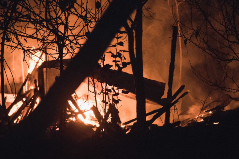 За ночь в Крыму сгорели два дома и гараж с машиной