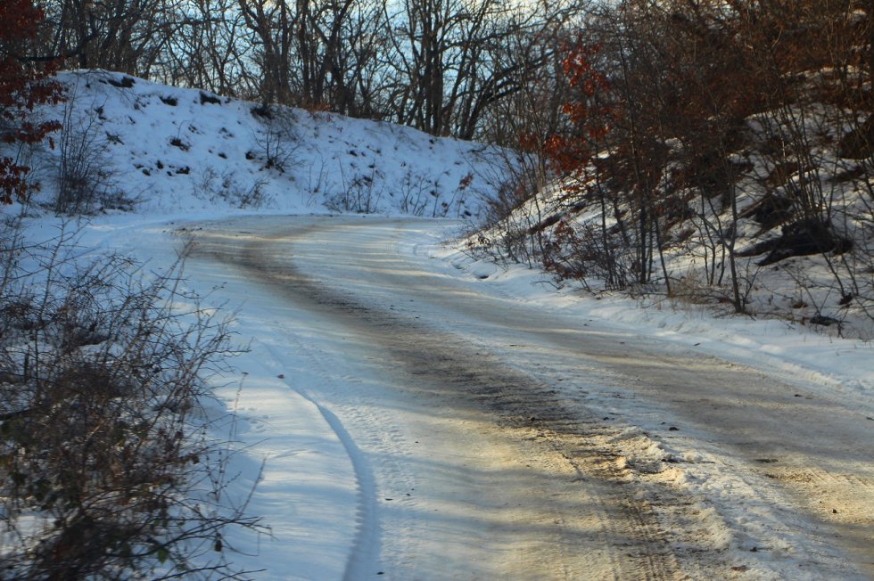 Какие дороги будут перекрывать зимой в Крыму.