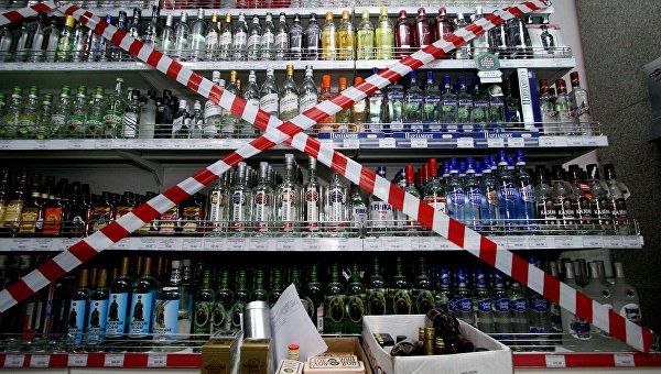 Культурный отдых: петербуржец украл ящик алкоголя из магазина в Феодосии