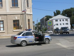 Вчера в Феодосии автомобиль сбил мопед