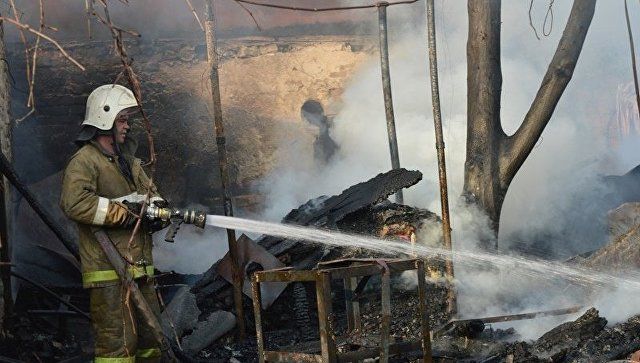 В селе под Симферополем дотла сгорел гараж: есть пострадавший