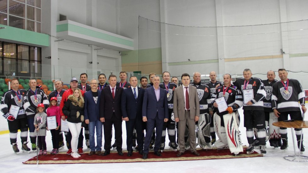 Игорь Михайличенко поздравил крымских хоккеистов с победой в фестивале Ночной Хоккейной Лиги