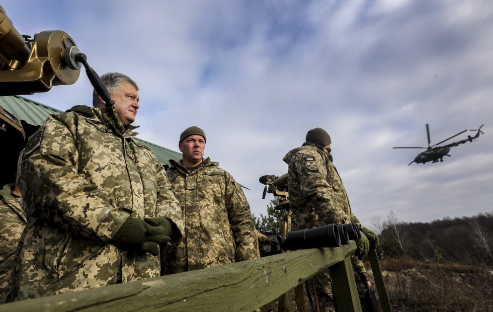 В Крыму объяснили, зачем Порошенко вводит военное положение на Украине