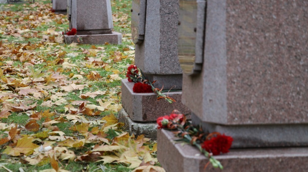 В Феодосии возложили цветы в память о Героях Отечества