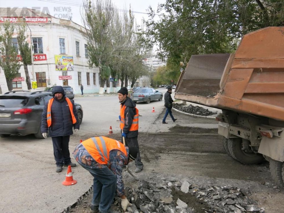 Феодосийские власти намерены внести в «чёрный список» подрядчика ямочного ремонта дорог