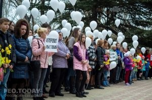 В Феодосии почтили память жертв трагедии в Кемерове #7602