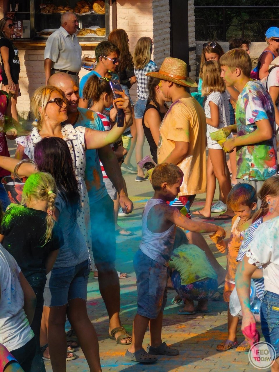 Фото фестиваля красок Холи на 200-летие Айвазовского #1654