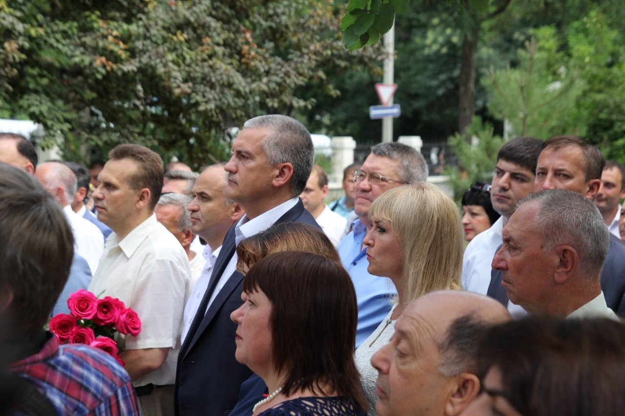 Фото визита Аксенова и потомков Айвазовского в Феодосию #933