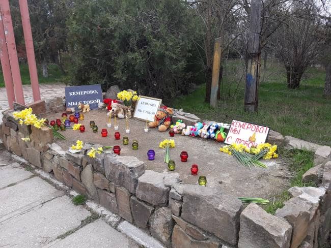 В Орджоникидзе прошел митинг в память погибших при пожаре в Кемерово