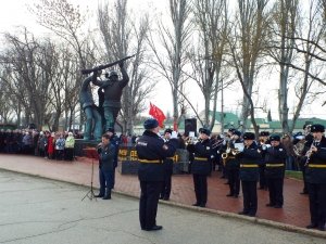 Фото митинга в честь Керченско-Феодосийского десанта в Феодосии #6444