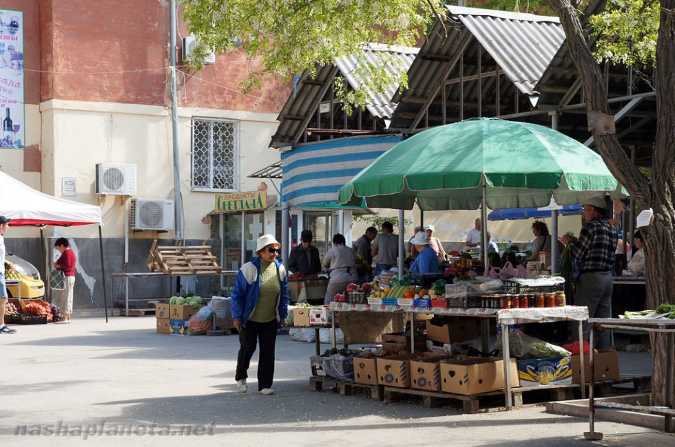 Жители феодосийского поселка Орджоникидзе обеспокоены перспективой закрытия единственного рынка