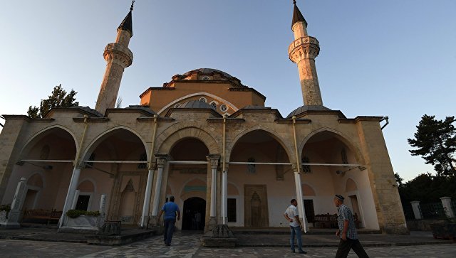 В мечетях Крыма приостановили коллективные молитвы из-за коронавируса