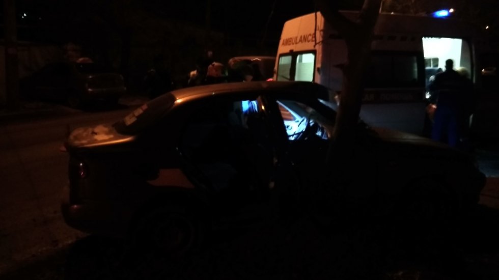 Спасатели деблокировали пострадавшего в результате ДТП в Феодосии мужчину