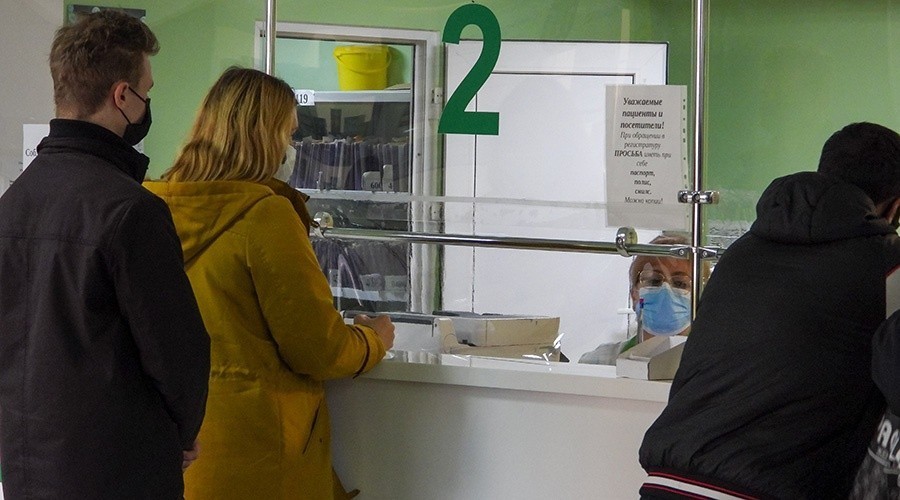 Аксёнов назвал очереди в поликлиниках «узким местом» в борьбе с коронавирусом