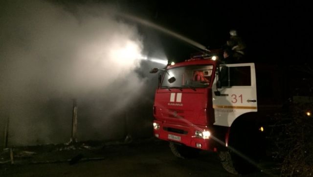 Ночной пожар на берегу моря в Крыму: выгорели четыре дома