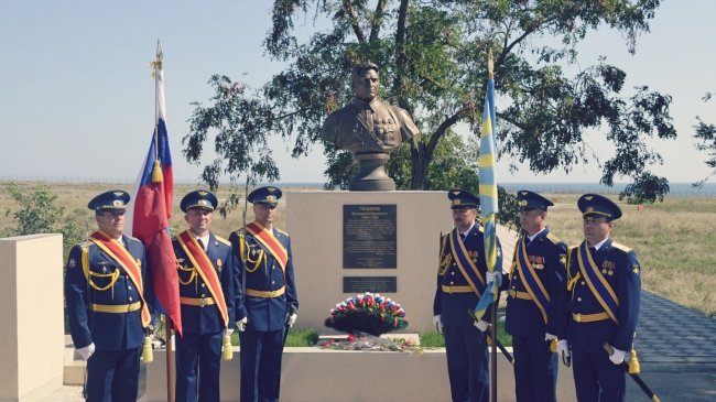 В Приморском открыли памятник Валерию Чкалову