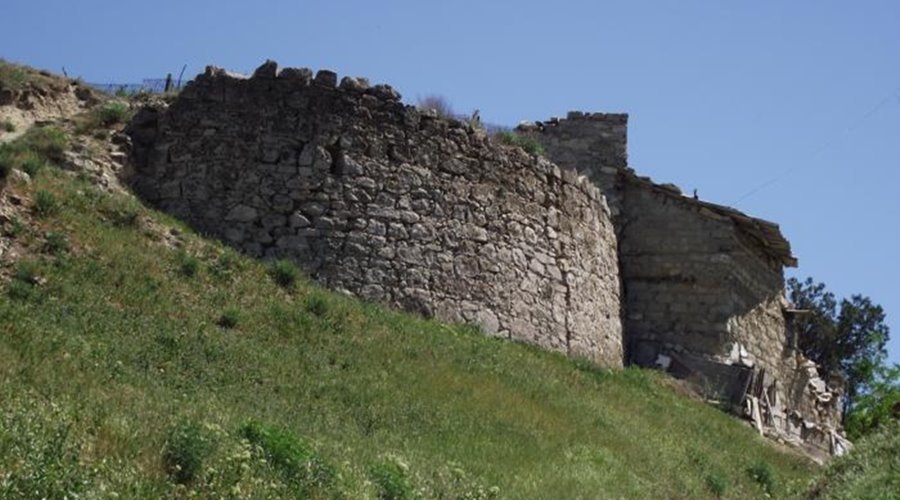 Прокуратура потребовала от властей Феодосии принять меры для спасения средневековой башни