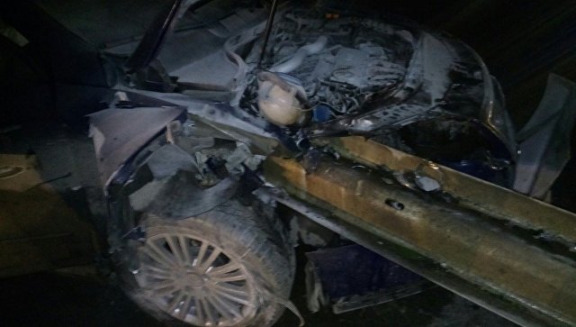 Страшная авария на въезде в Симферополь: иномарку «нанизало» на отбойник