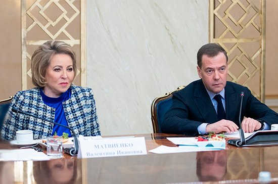 Медведев рассказал, где ставить ударение в слове «свёкла»