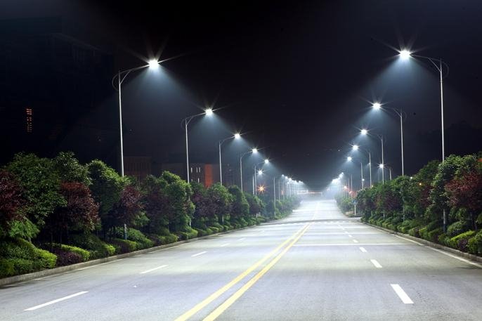 700 новых уличных фонарей появятся на феодосийском участке трассы Керчь – Симферополь