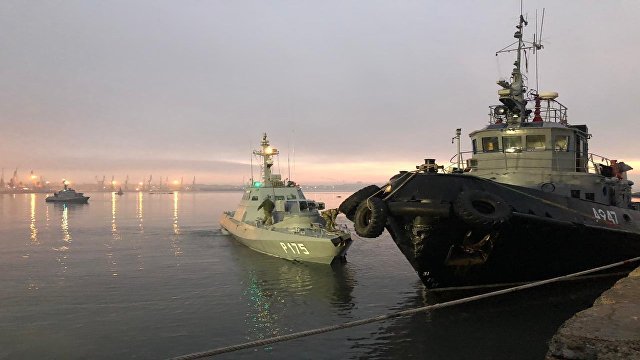 Погранслужба ФСБ Крыма опубликовала видео с украинскими кораблями в порту Керчи
