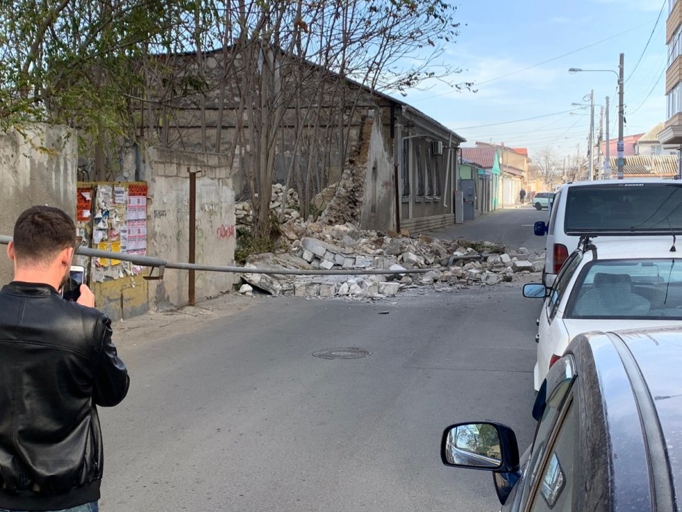 #Народнаясводка: в Симферополе рухнувшая стена сорвала газовую трубу