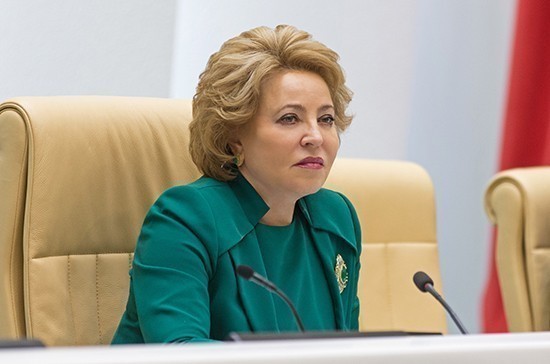 Матвиенко предложила возложить на Минтруд функции контроля за семейной политикой