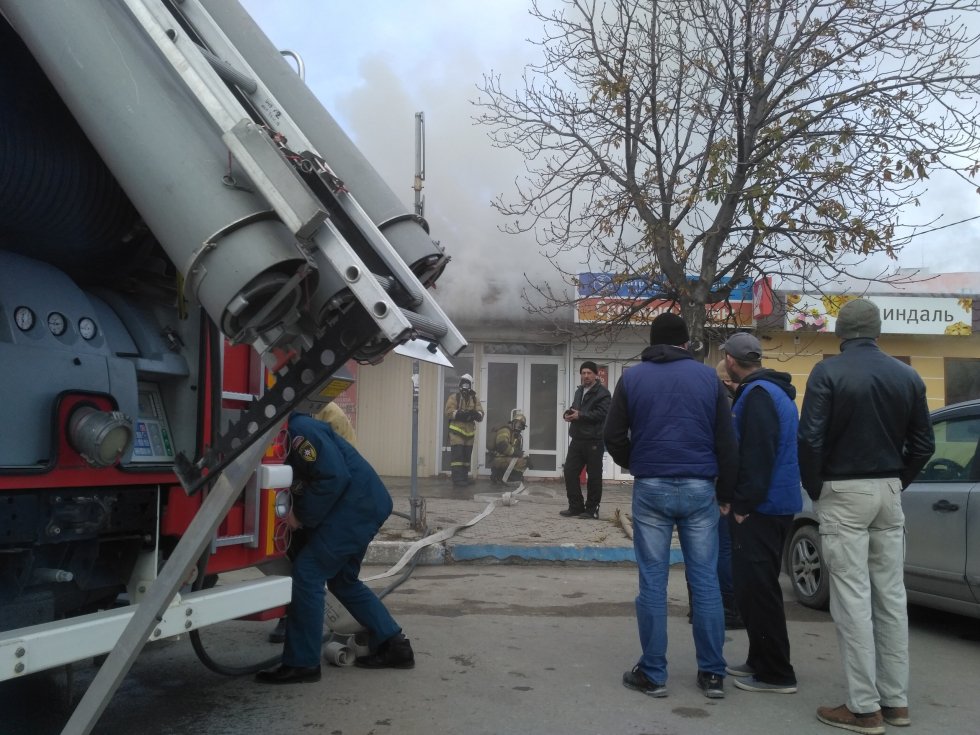 На Крымском рынке произошло возгорание крыши павильонов